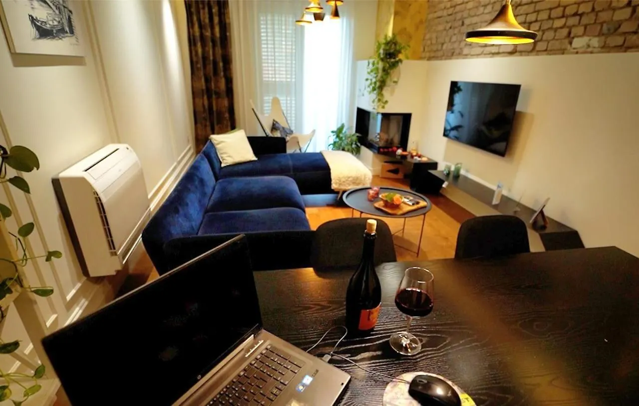 Ema Apartment Tirana 0*,