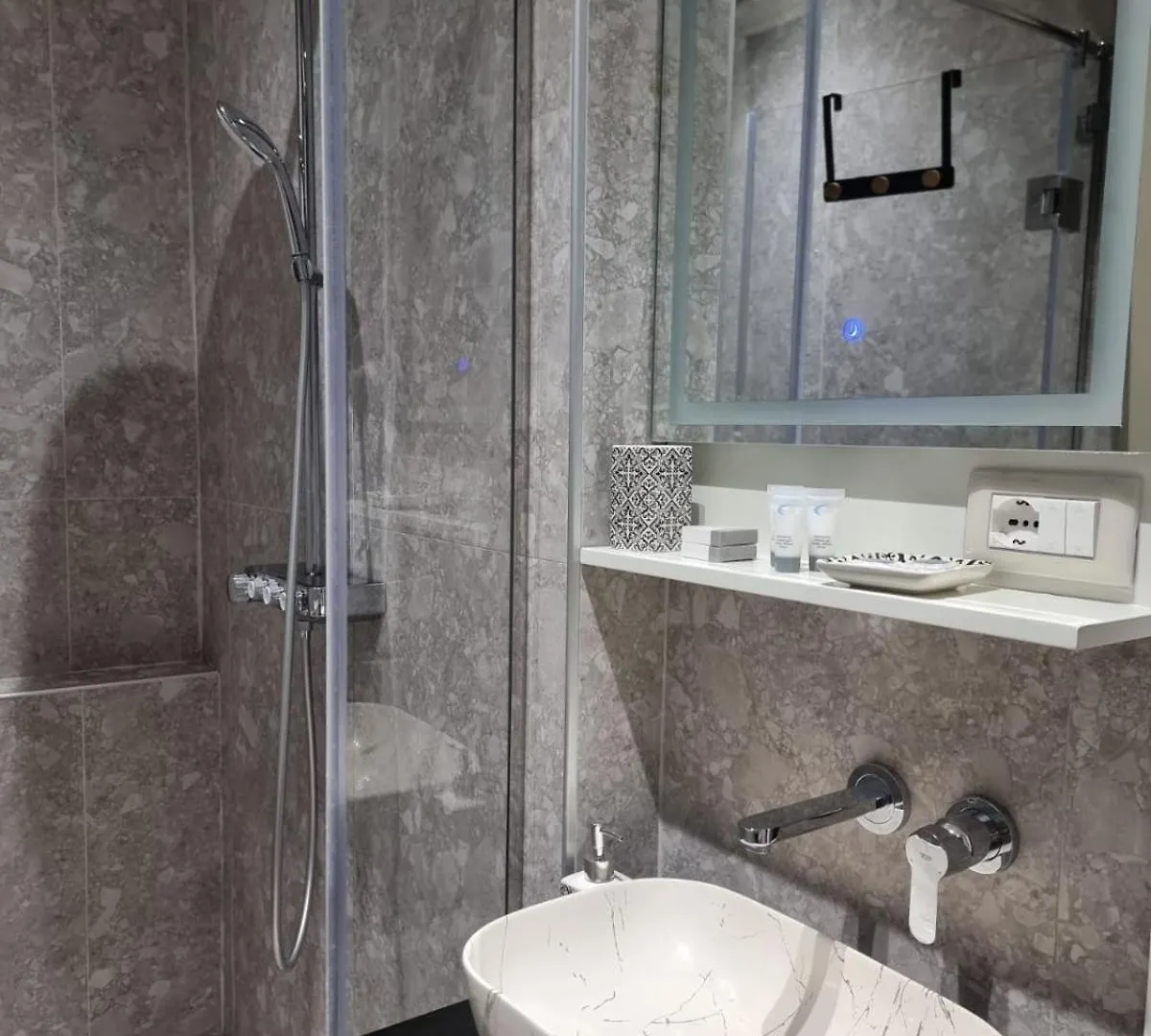 Ema Apartment Tirana 0*,